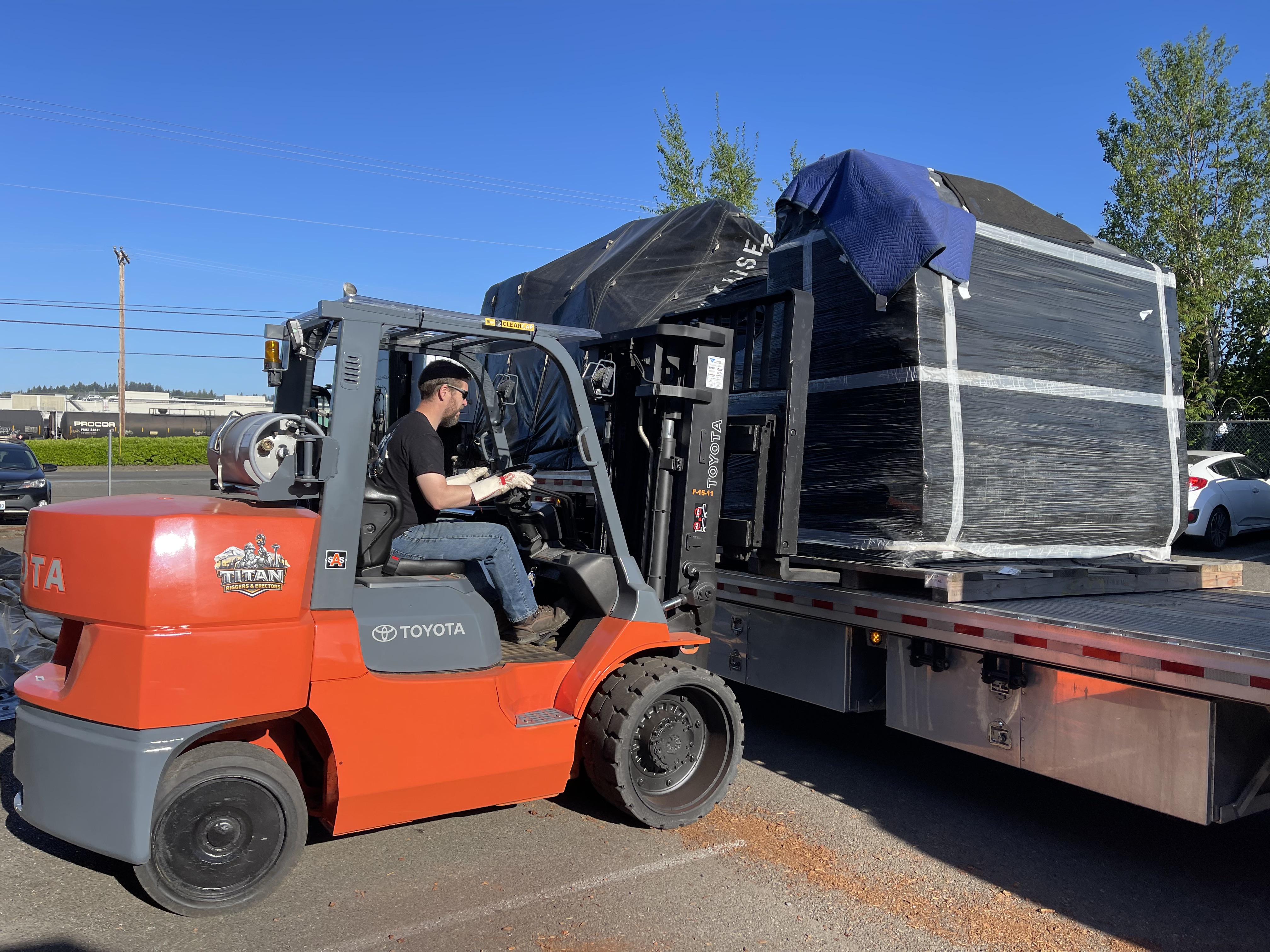 Heavy machinery moving and rigging